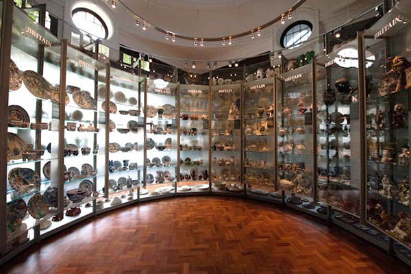 Galeria de Ceramica, Victoria & Albert Museum, Londra